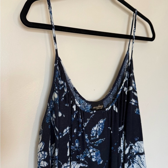 Audrey 3+1 Blue and White Print Tank in Size Large - Picture 3 of 8